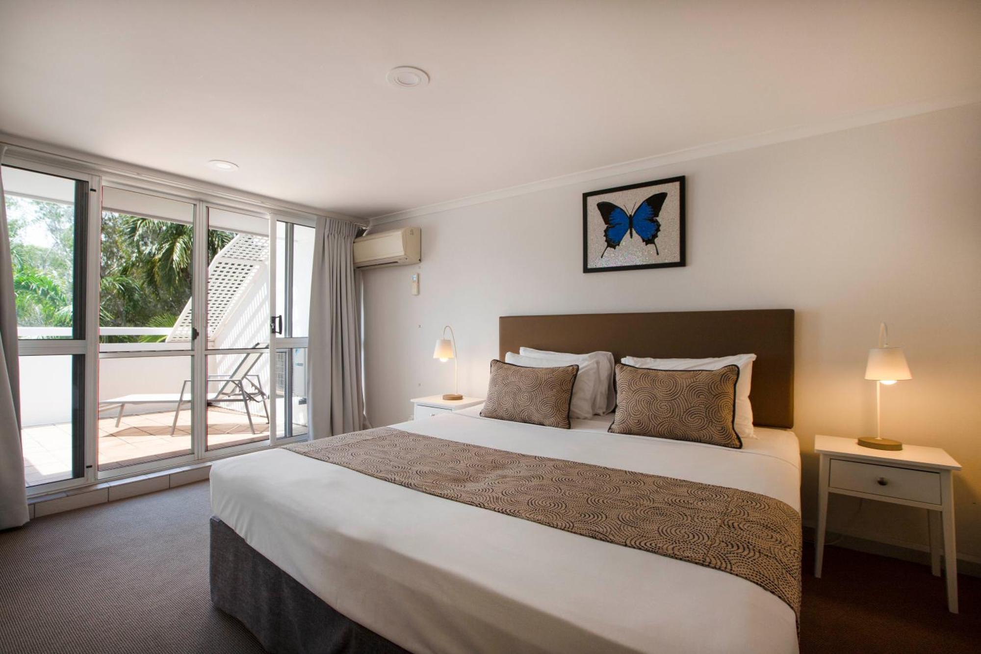 Three-Bedroom Apartment Balcony,1228326542:JPEG
